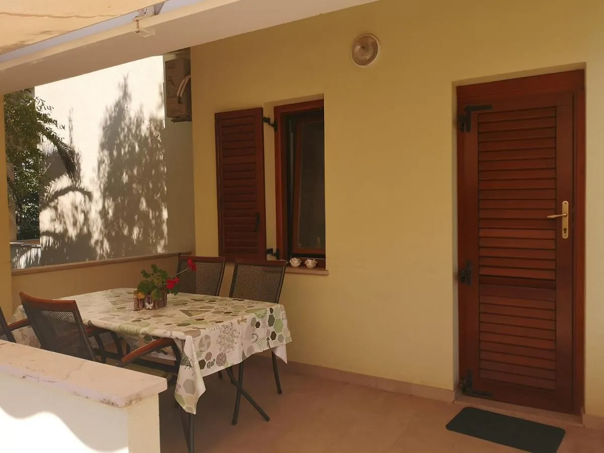 Flowers Apartments Medulin, Fucane 1A Croatia